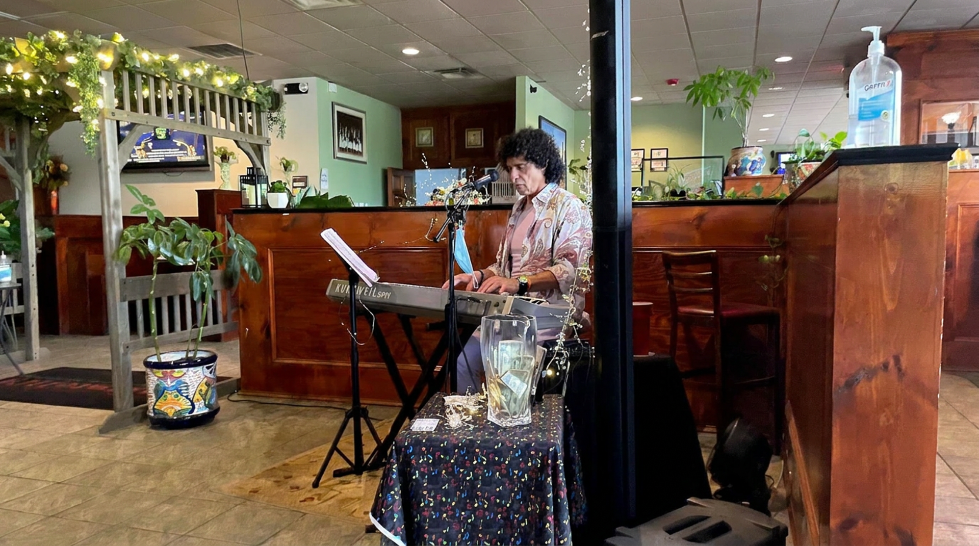 Live music Fridays and Saturdays